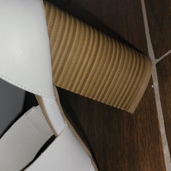 Wild Diva Chunky Heels - Picture 2 of 5